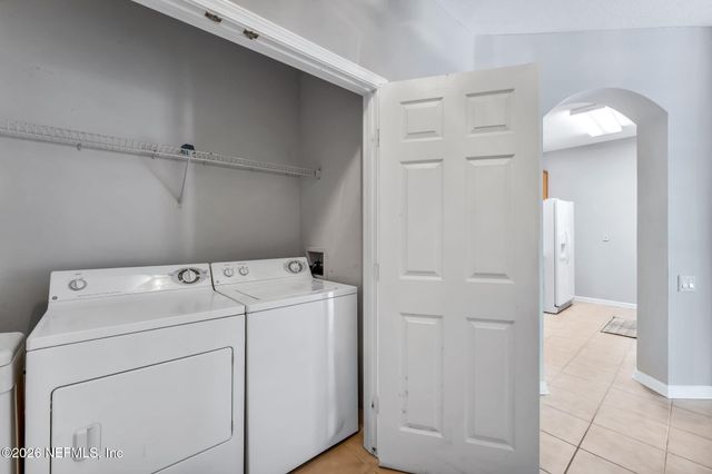 7990 BAYMEADOWS Road E 520, Jacksonville, FL 32256