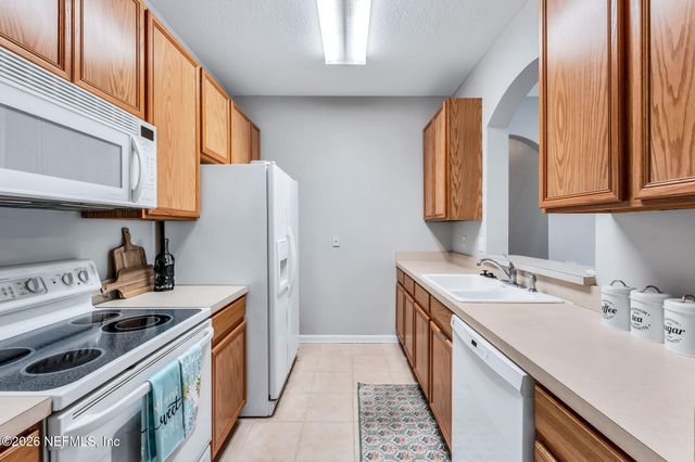 7990 BAYMEADOWS Road E 520, Jacksonville, FL 32256