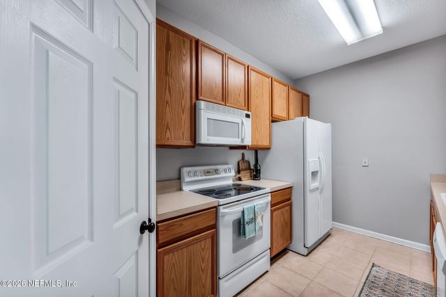 7990 BAYMEADOWS Road E 520, Jacksonville, FL 32256