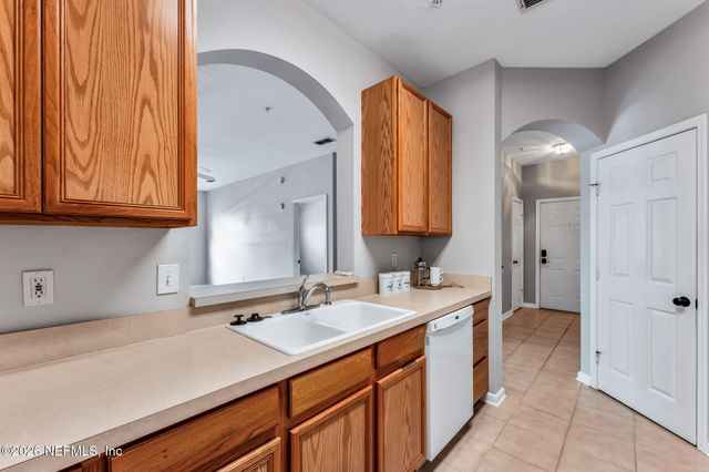 7990 BAYMEADOWS Road E 520, Jacksonville, FL 32256