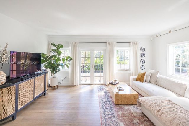 261 Navarre Ave B-1, Coral Gables, FL 33134