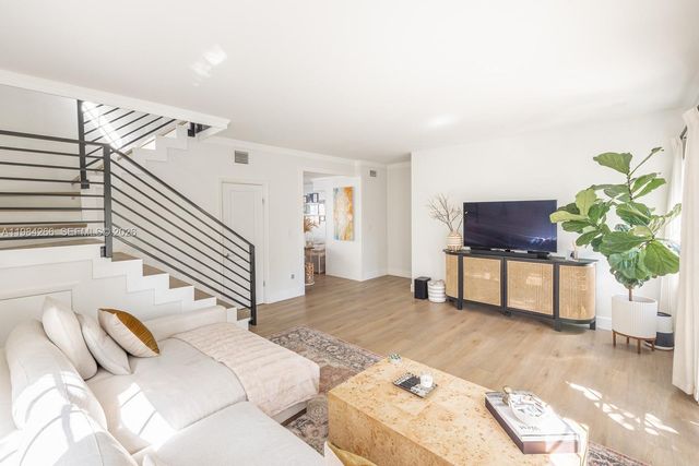 261 Navarre Ave B-1, Coral Gables, FL 33134