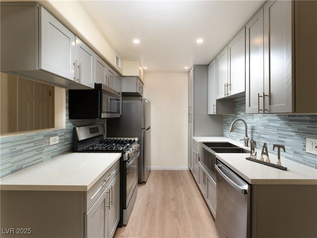 3318 North DECATUR Boulevard 2149, Las Vegas, NV 89130