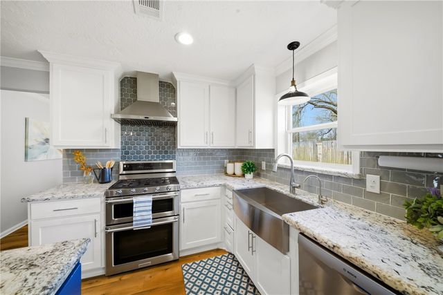 2105 Briar Oaks Drive, Bryan, TX 77802