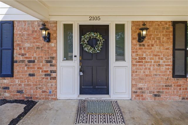2105 Briar Oaks Drive, Bryan, TX 77802