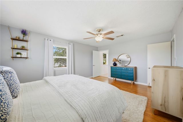 2105 Briar Oaks Drive, Bryan, TX 77802