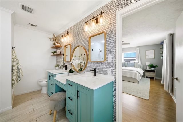 2105 Briar Oaks Drive, Bryan, TX 77802