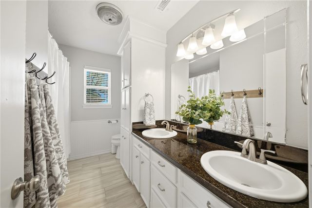 2105 Briar Oaks Drive, Bryan, TX 77802