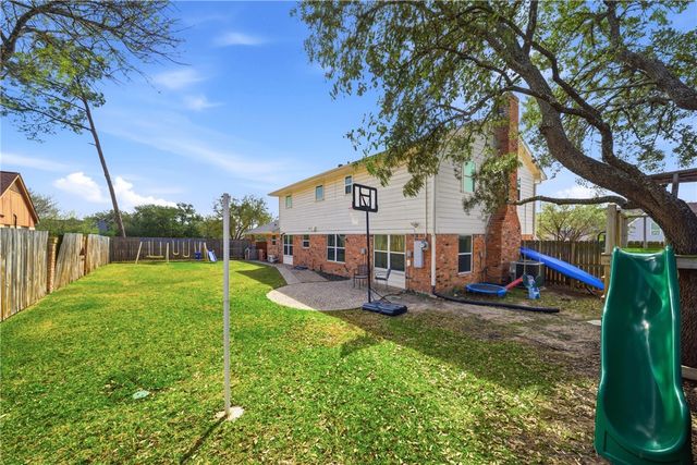 2105 Briar Oaks Drive, Bryan, TX 77802