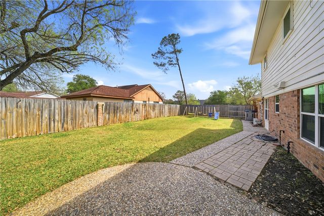 2105 Briar Oaks Drive, Bryan, TX 77802
