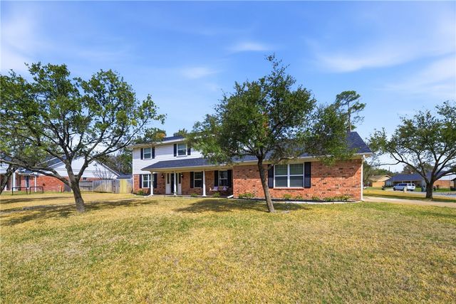 2105 Briar Oaks Drive, Bryan, TX 77802