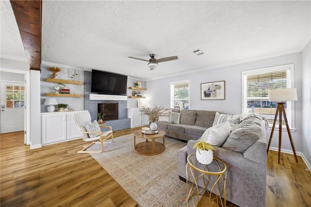 2105 Briar Oaks Drive, Bryan, TX 77802