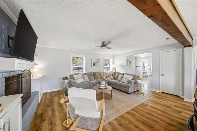 2105 Briar Oaks Drive, Bryan, TX 77802