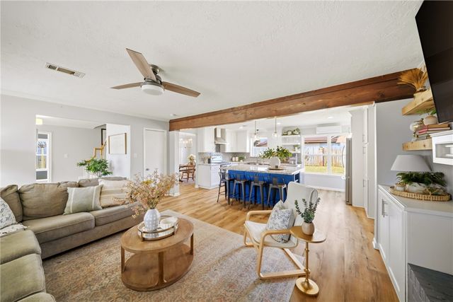 2105 Briar Oaks Drive, Bryan, TX 77802