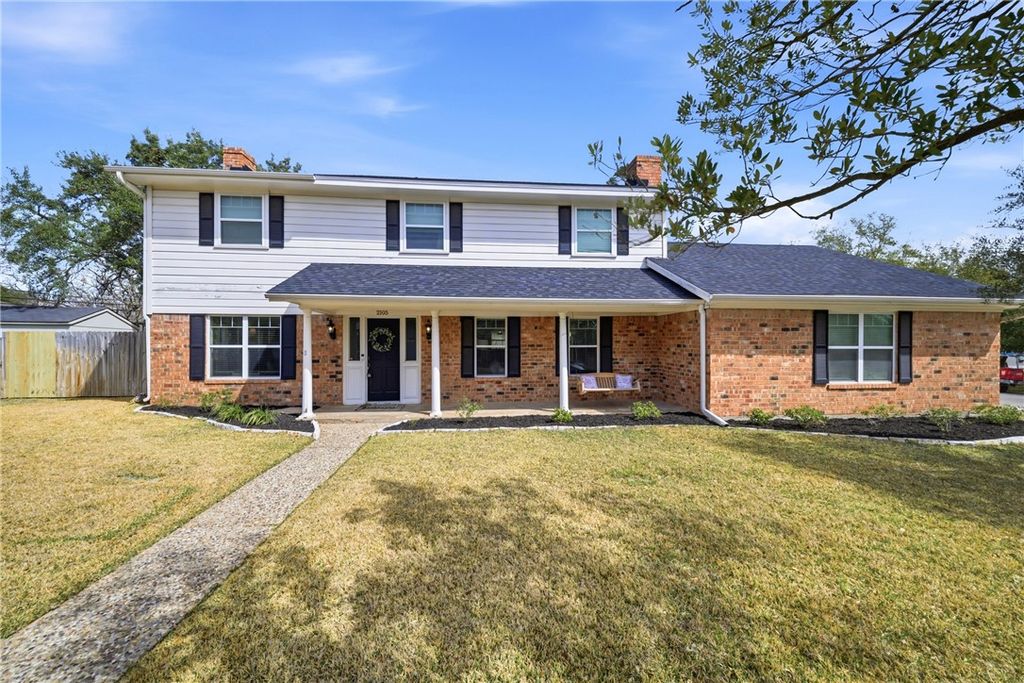 2105 Briar Oaks Drive, Bryan, TX 77802