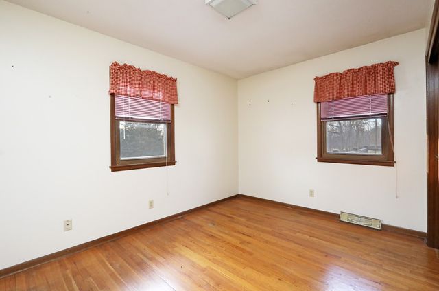 2390 Sand Road, Marshalltown, IA 50158