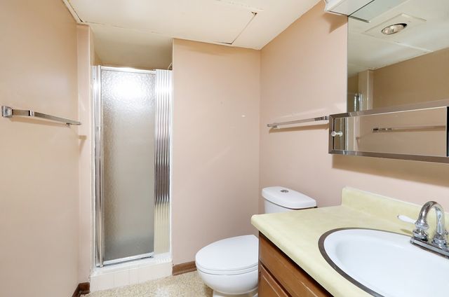 2390 Sand Road, Marshalltown, IA 50158