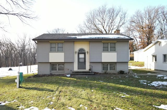2390 Sand Road, Marshalltown, IA 50158