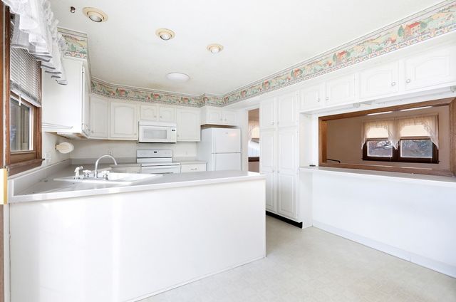 2390 Sand Road, Marshalltown, IA 50158