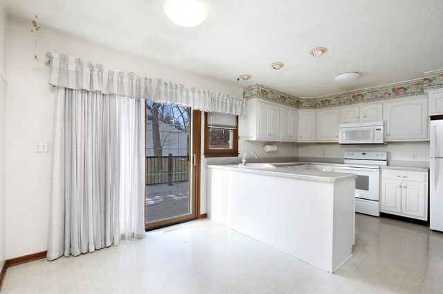 2390 Sand Road, Marshalltown, IA 50158