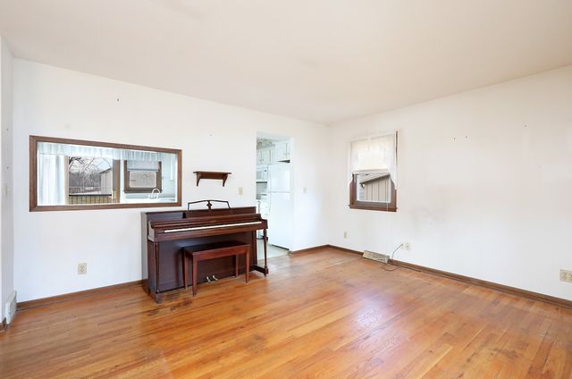 2390 Sand Road, Marshalltown, IA 50158