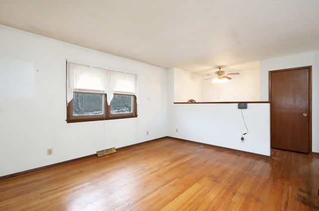 2390 Sand Road, Marshalltown, IA 50158