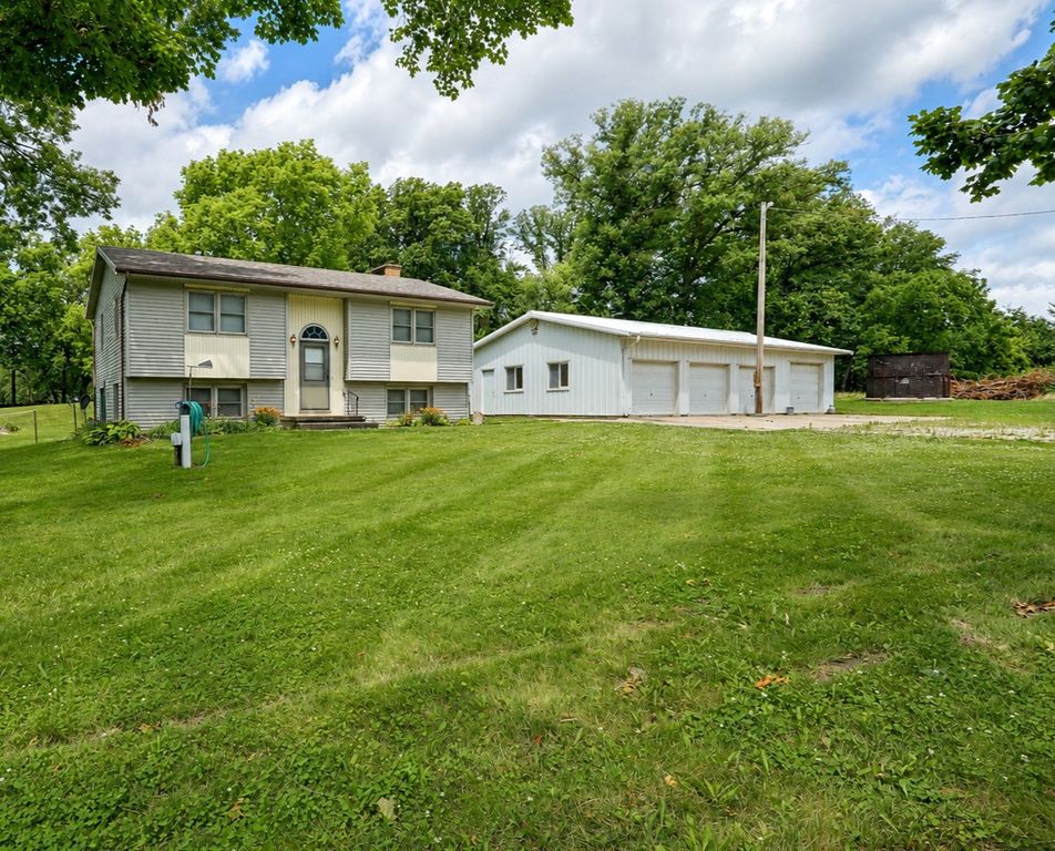 2390 Sand Road, Marshalltown, IA 50158