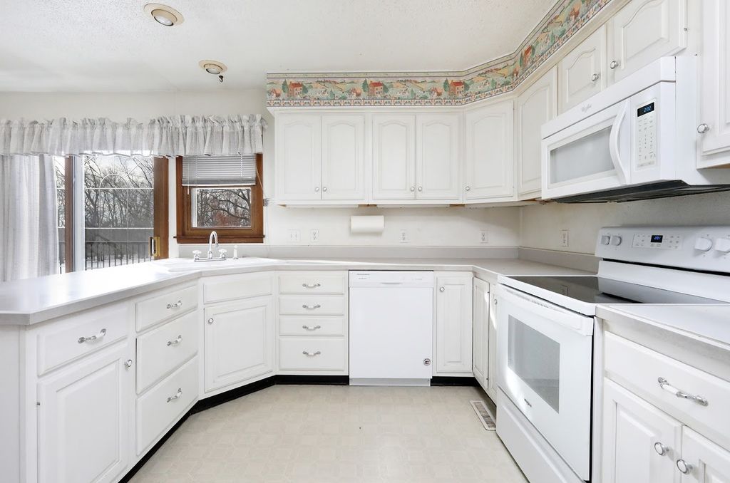 2390 Sand Road, Marshalltown, IA 50158