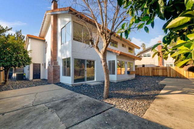 4925 Puma Way, Carmichael, CA 95608