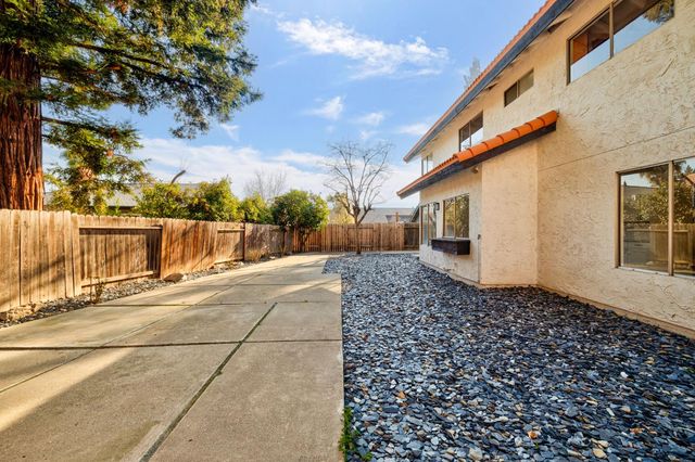 4925 Puma Way, Carmichael, CA 95608