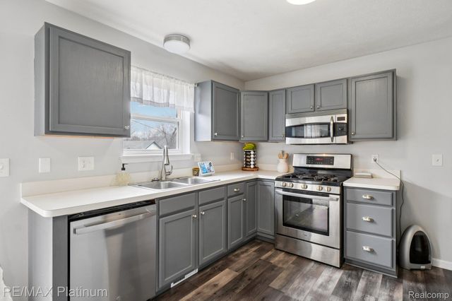 2570 Castle Rock Court, Oceola Township, MI 48843