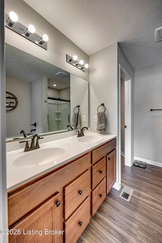 175 Strawberry Field Dr, Mt Washington, KY 40047