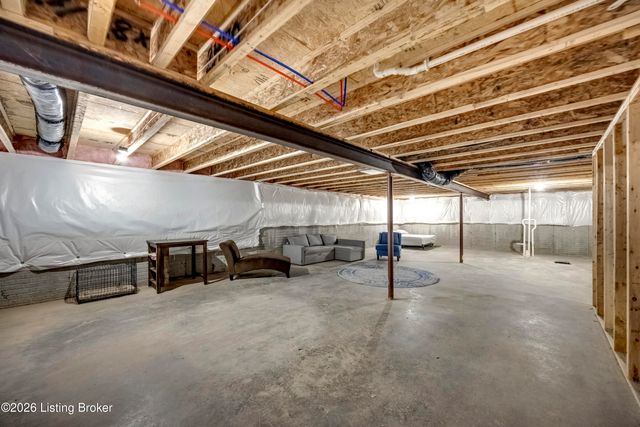 175 Strawberry Field Dr, Mt Washington, KY 40047