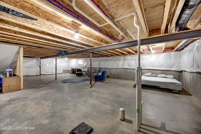 175 Strawberry Field Dr, Mt Washington, KY 40047