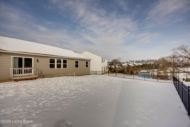 175 Strawberry Field Dr, Mt Washington, KY 40047