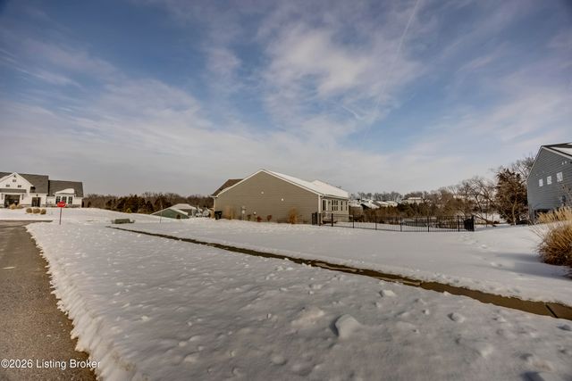 175 Strawberry Field Dr, Mt Washington, KY 40047