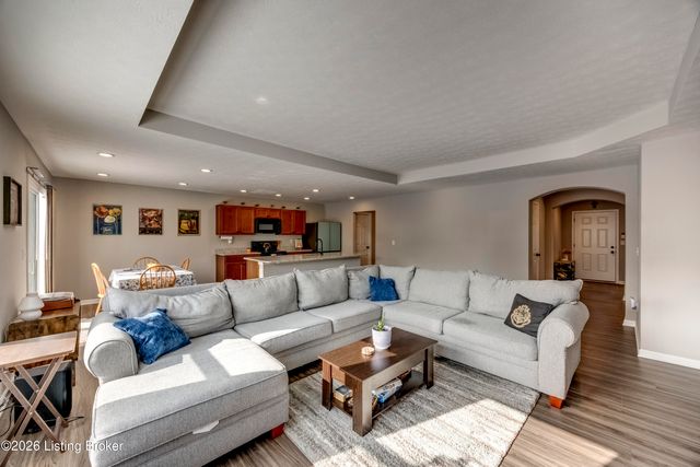 175 Strawberry Field Dr, Mt Washington, KY 40047