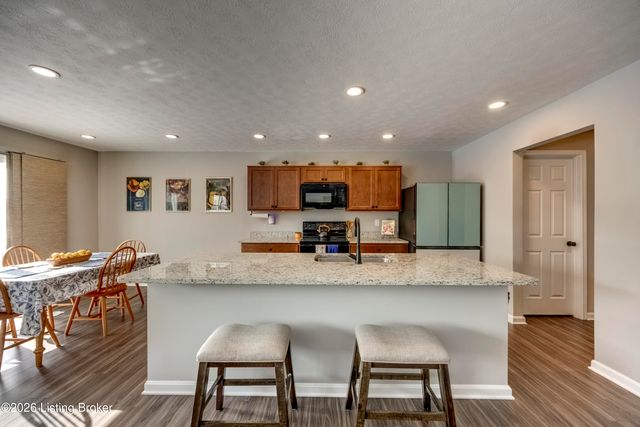 175 Strawberry Field Dr, Mt Washington, KY 40047