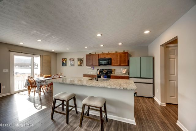 175 Strawberry Field Dr, Mt Washington, KY 40047