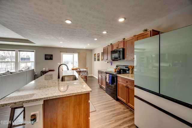 175 Strawberry Field Dr, Mt Washington, KY 40047