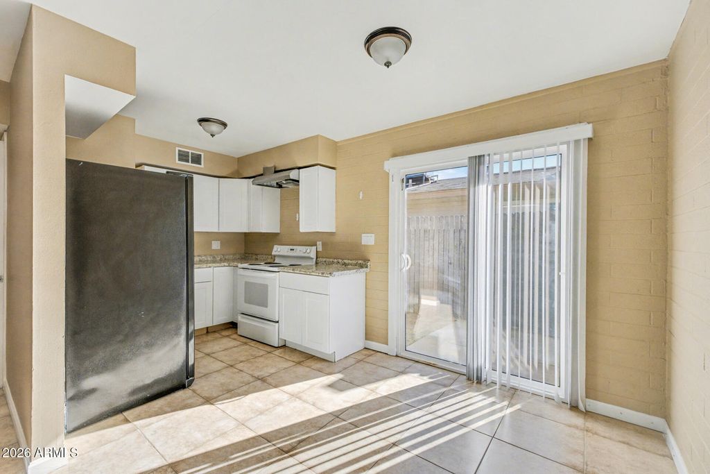 Image 31 of property listing at 2245 N 28TH Street, Phoenix, AZ 85008