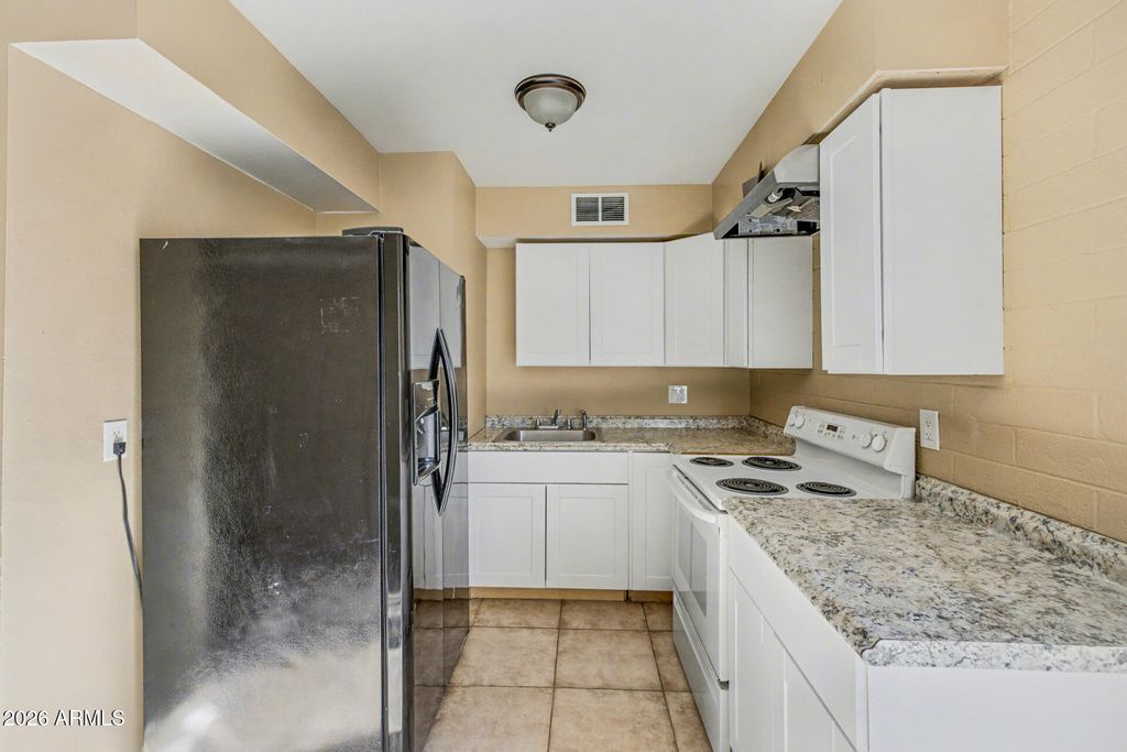 Image 32 of property listing at 2245 N 28TH Street, Phoenix, AZ 85008