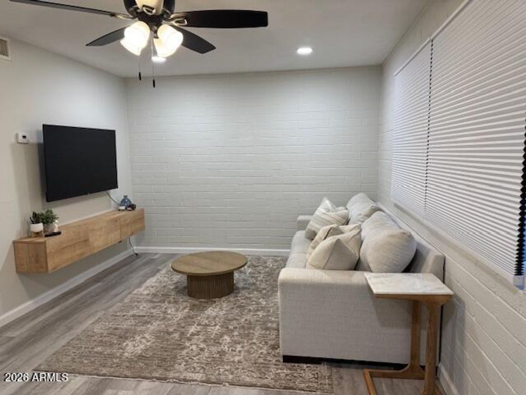 Image 8 of property listing at 2245 N 28TH Street, Phoenix, AZ 85008
