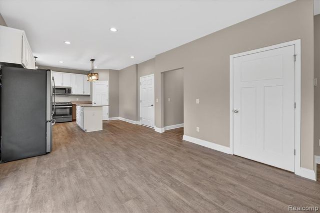 14131 Eastview Drive, Fenton, MI 48430