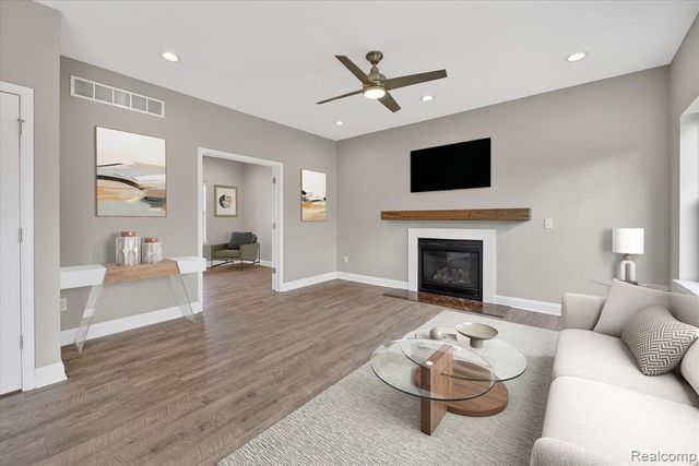 14131 Eastview Drive, Fenton, MI 48430