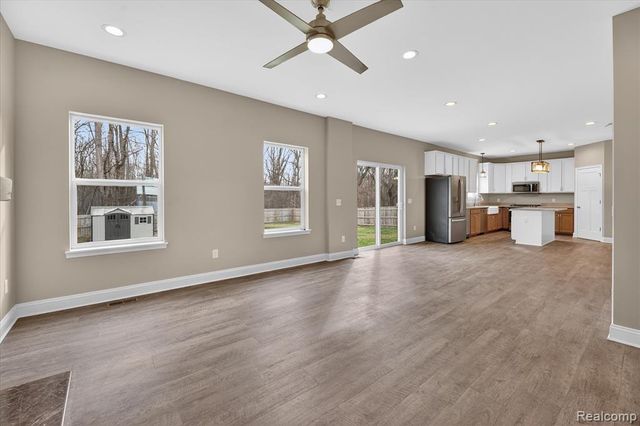 14131 Eastview Drive, Fenton, MI 48430