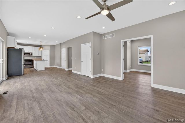 14131 Eastview Drive, Fenton, MI 48430