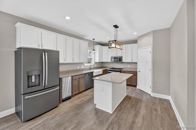 14131 Eastview Drive, Fenton, MI 48430