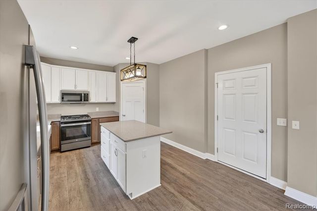 14131 Eastview Drive, Fenton, MI 48430