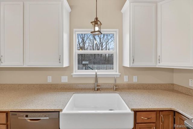 14131 Eastview Drive, Fenton, MI 48430